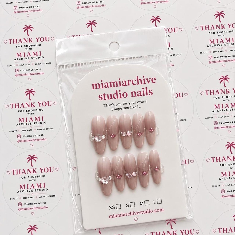 Custom made press‎ on nails